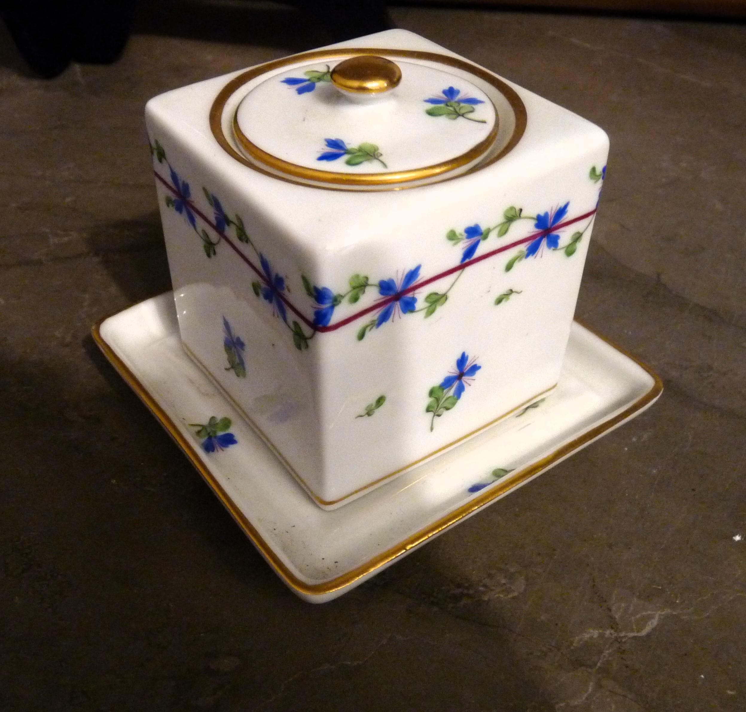 ヘレンド、ハンガリー - 希少品 - 磁器手描きの青いガーランドの四角い