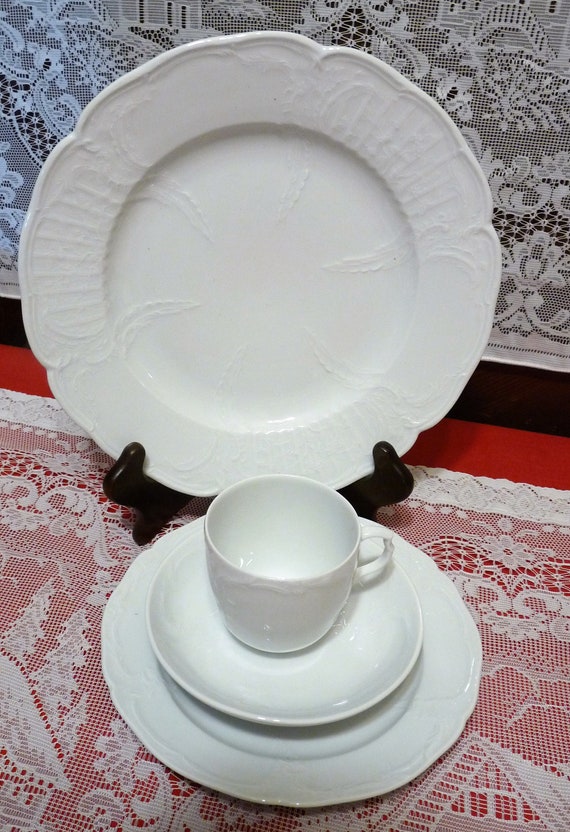 ドイツKPM ベルリン白磁3皿（直径26cm、22cm、20cmサイズ