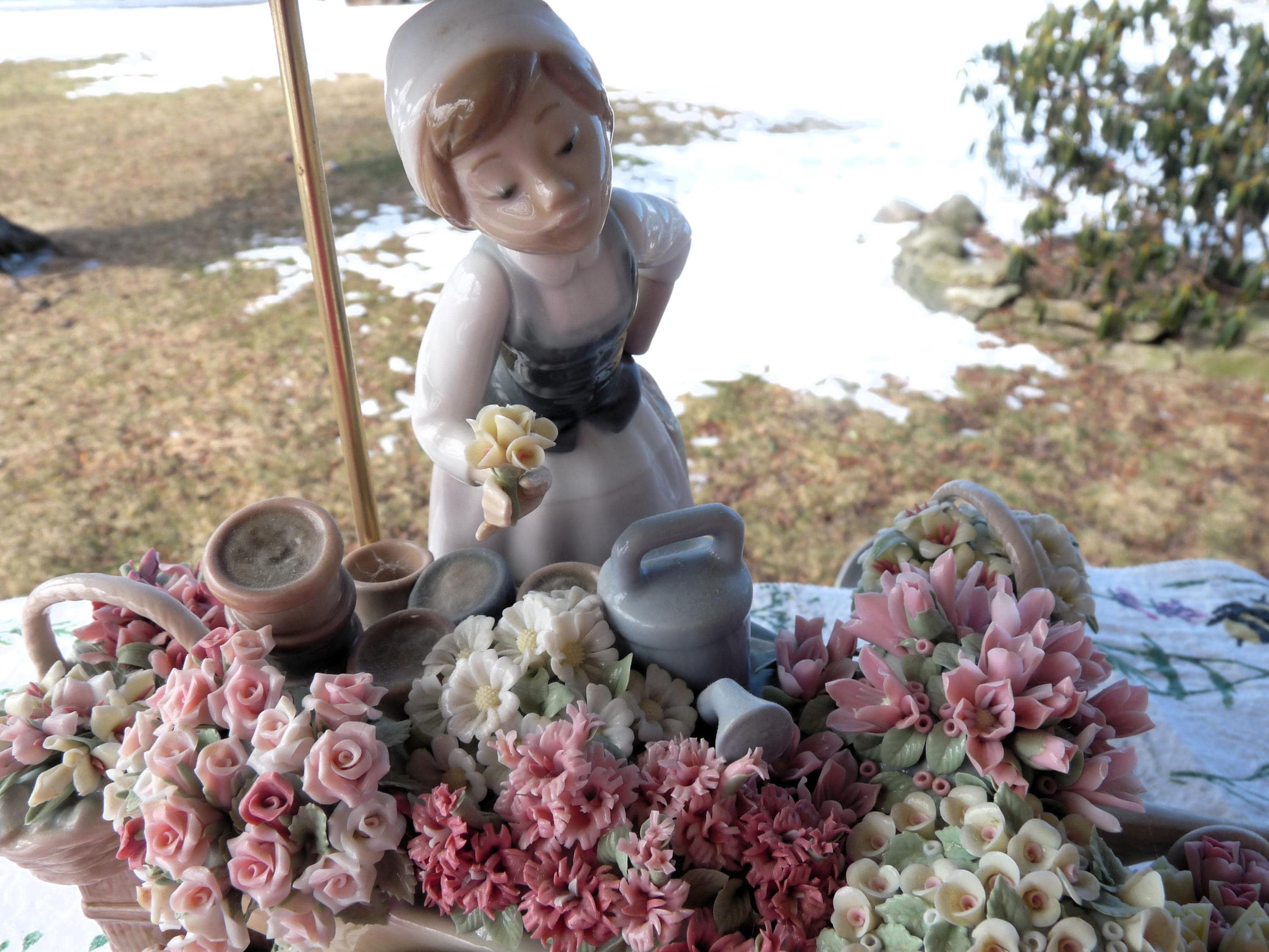 リヤドロ スペイン #1454「季節の花」彫像 彫刻家ホセ・プチェ作