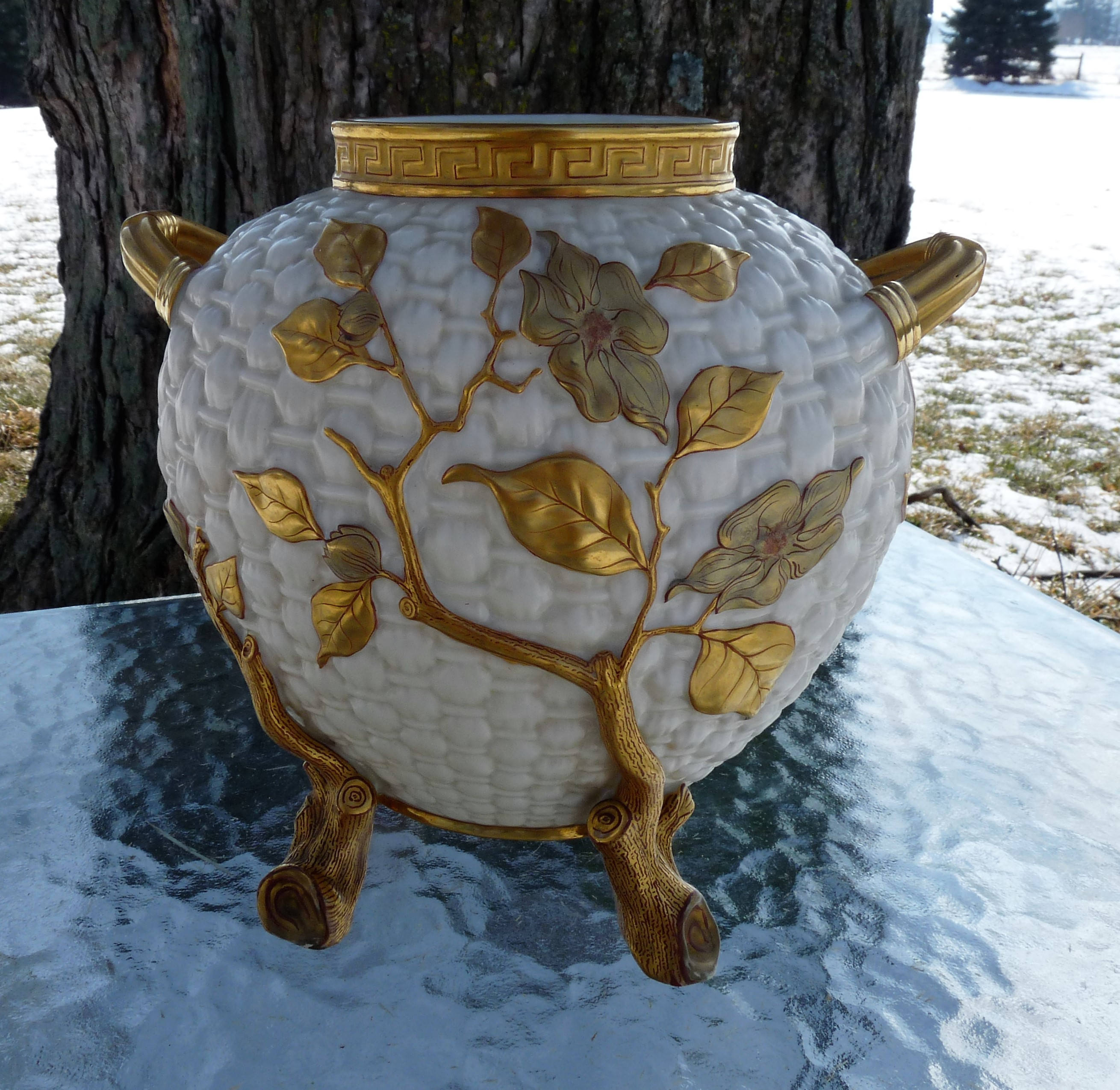 ROYAL WORCESTER DOGWOOD FLOWER VACE！