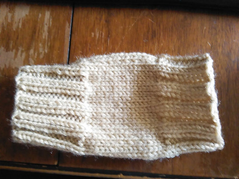 Round About Fingerless Mitts image 3