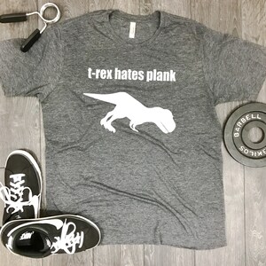 T-Rex Hates Plank Short Sleeve Men&#39;s Tee - Yoga Shirt - Funny Yoga Shirt - Workout Shirt - Gym Shirt - Yoga Wear