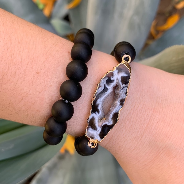 Black Onyx Agate Beads Bracelet With Gold Plated Black Gray Banded Druzy Agate Slice Pendant - Gemstone Bracelet - Crystal Jewelry - K1033