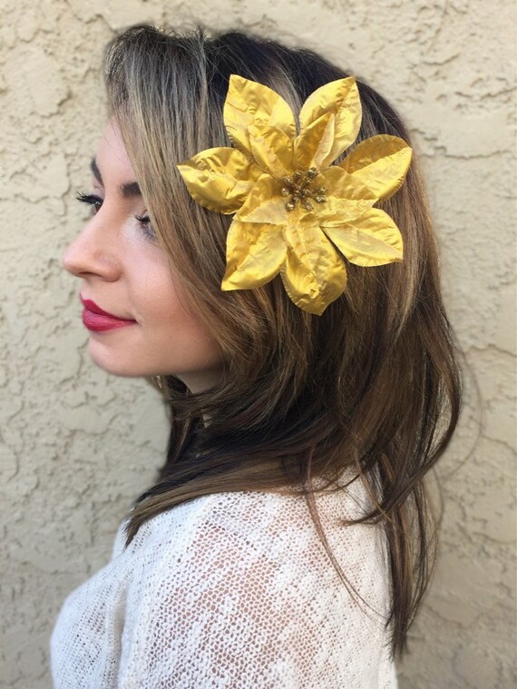 ゴールドのポインセチアの花のヘアクリップ - クリスマス