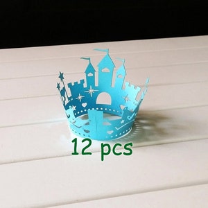 Puede incluir: Envoltorios para cupcakes de papel azul con forma de castillo con estrellas y corazones. 12 piezas.