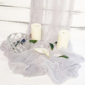 Grau hell Boho Hochzeit, Käsetuch Tischläufer, Hochzeit Tischläufer, Hochzeit Dekor, Rustikaler Läufer, Hochzeit Bogen Draping Gauze Chiffon