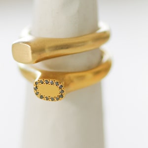 Black Diamond Signet Gold  Ring / Woman Signet Ring / Solid gold dainty ring / 14k Solid Gold Ring with Diamond / Flat Gold Ring