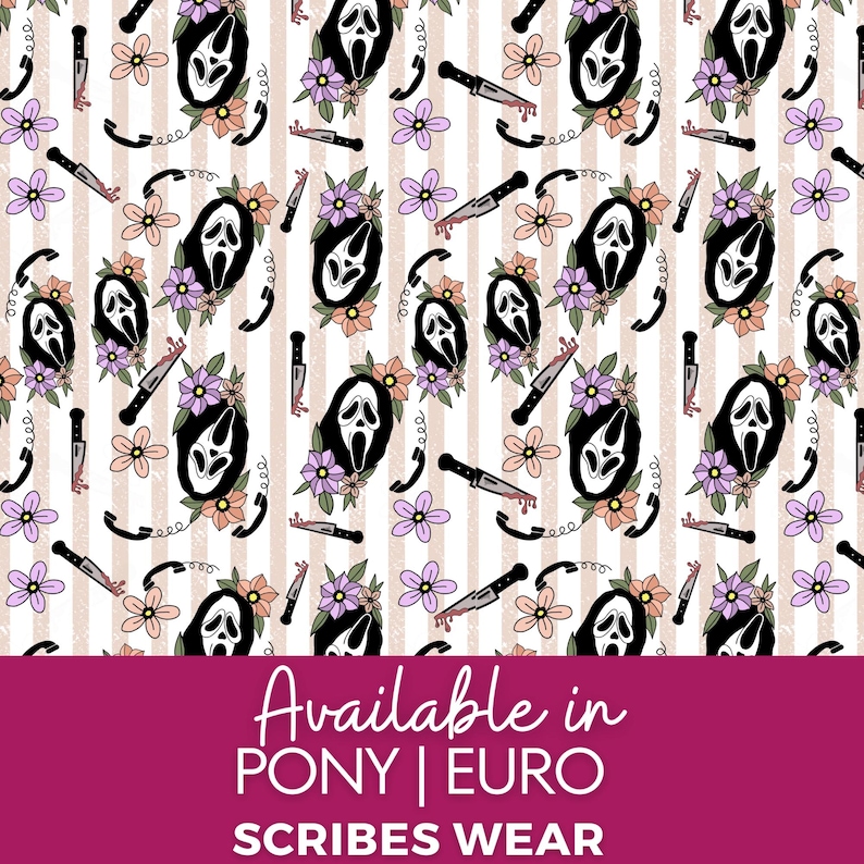 Puede incluir: Un patr&oacute;n repetitivo sobre fondo blanco con rayas verticales beige que presenta ilustraciones de m&aacute;scaras fantasmales, cuchillos ensangrentados, tel&eacute;fonos negros y flores moradas y color melocot&oacute;n. El texto dice Available in PONY | EURO SCRIBES WEAR.