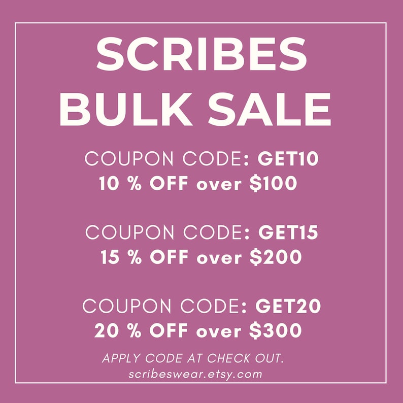 Puede incluir: Un gr&aacute;fico cuadrado malva con texto blanco que dice SCRIBES BULK SALE, COUPON CODE: GET10 10% OFF over $100, COUPON CODE: GET15 15% OFF over $200, COUPON CODE: GET20 20% OFF over $300, APPLY CODE AT CHECK OUT, y scribeswear.etsy.com.