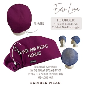 Puede incluir: Un gorro quir&uacute;rgico de color magenta intenso con dise&ntilde;o plisado, cierre el&aacute;stico con cord&oacute;n y una etiqueta negra de la marca Scribes. La imagen incluye instrucciones de pedido, ejemplos de gorros azules y el texto Euro Love y Scribes Wear.