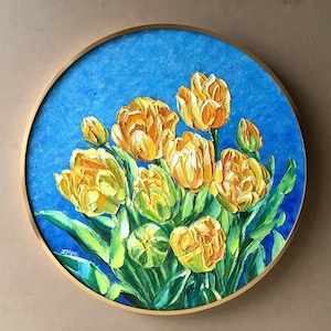Textured Tulip Oil Painting: Circular Framed Impasto Art