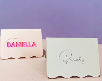 Wave, rectangular solid colour personalised flat wavy placecards, escort cards: Wriggle