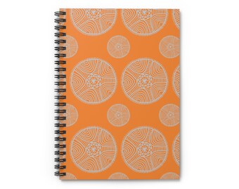 Cahier à spirales avec lignes orange à motifs africains