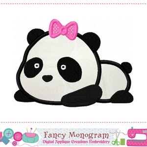 Adorable panda con aplique de lazo - Diseño de bordado a máquina - 258PG