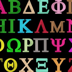 Może przedstawiać: Kolorowy zestaw liter alfabetu greckiego w różnych kolorach, takich jak różowy, zielony, niebieski i brązowy, na czarnym tle. Litery są ułożone w rzędach i kolumnach, tworząc atrakcyjny wizualnie układ.