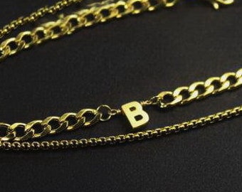 Set van 2 heren enkelbanden, sieradenset met 2 strengen, gouden letter herencadeau. Zijn initialensieraden. ID-enkelband heren. Gouden initiaal cadeau. Hem gepersonaliseerd