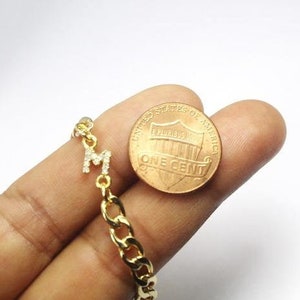 Collar de letras laterales - CZ oro inicial para la joyería de los hombres. Papá. Hermano. Pulsera inicial de sobrino Gift.Sideways. Mejor amigo regalo de cumpleaños.