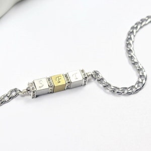Regalos grabados Collar inicial Regalos personalizados para tres hermanas hermanos iniciales regalo de joyería. Iniciales estampadas Pulsera de letras personalizadas