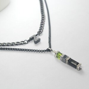 Set de collar inicial personalizado. Regalo de Black Letter Jewelry. Barra de caída de peridoto Joyería. Novio Marido Cumpleaños Jewelry.More Opción de piedra