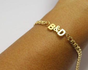 Koppels Initial Bracelet Gifts, Vriend Verjaardagscadeau, Geschenken voor Husband.Anniversary Gift voor hem. Gepersonaliseerde gouden of zilveren letter 4 hem