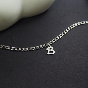 Joyas con letras impermeables. Collar con inicial de acero inoxidable. Abalorio de letra plateada. Regalo de cumpleaños para novio. Regalo para marido. Regalo para novio para hombre.