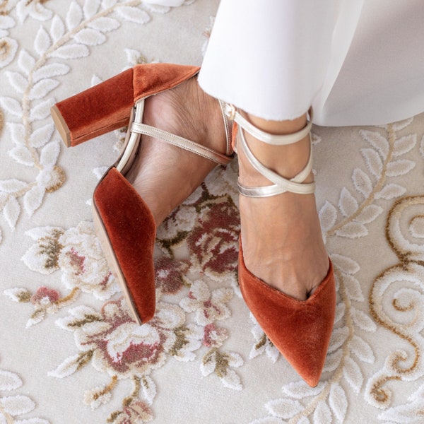 Chaussures de mariage en velours de soie orange citrouille, lanières orange vif et or, chaussures de mariage parfaites, talons d'Orsay, chaussures pour la mariée