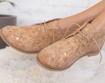 Chaussures femme Bottines végétaliennes faites main en liège avec paillettes d'or finaliste des ETSY Design Awards 2020