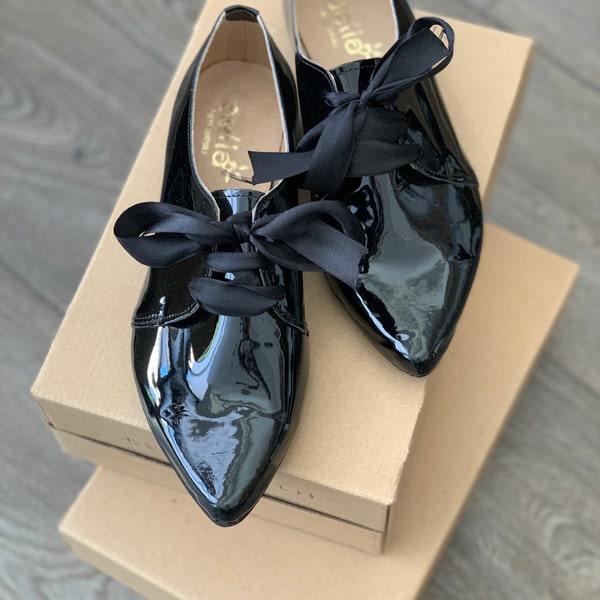 Shiny leather black flats woman shoes