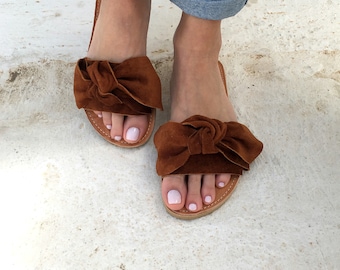 bow sandals in brown leather