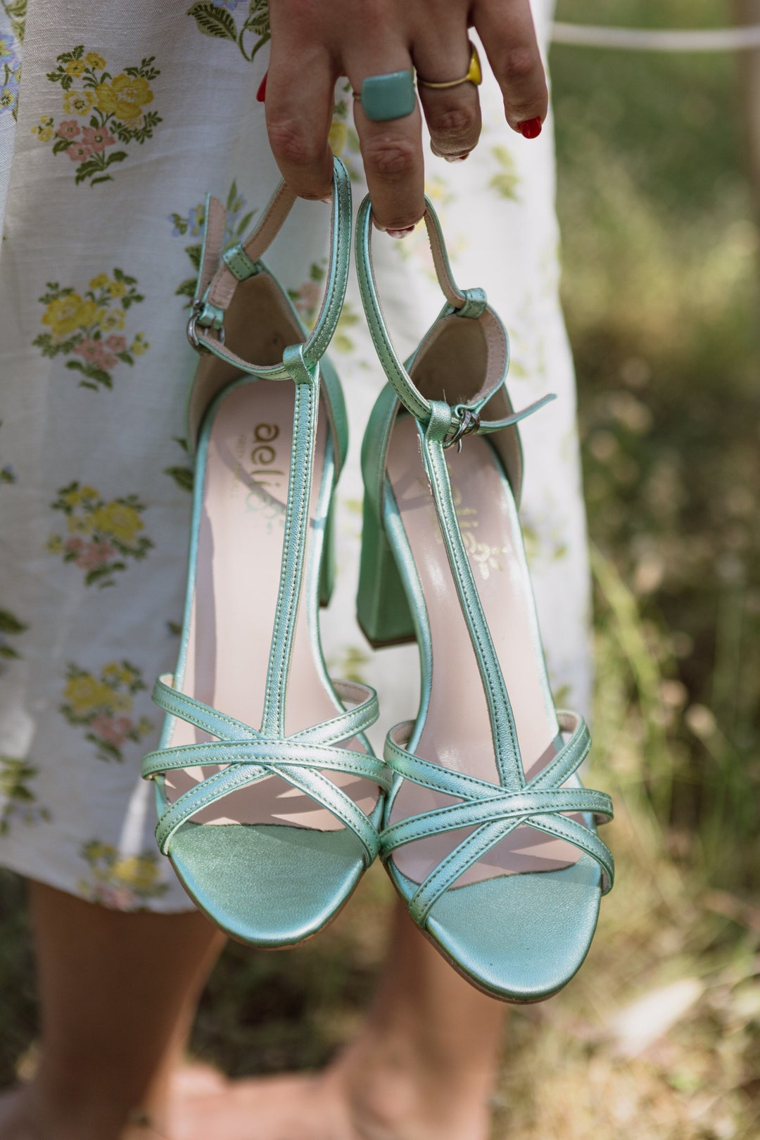 Sandalias de tacón cuadrado verde menta con tira al tobillo