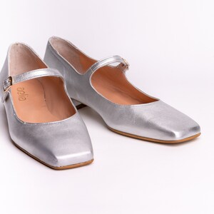 narrow silver dress shoes womens dress shoes silver Silver Metallic Leather Lower Block Heel EU 45/US  12 / Narrow (A)