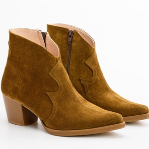 BRUIN -tapenade suède enkellaarzen cowboystijl, puntige enkellaarzen, western enkellaarzen voor dames. Handgemaakt op bestelling