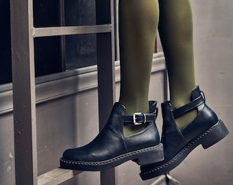 Schwarzes Leder Handmade Ankle Boots / Offene Seiten Ankle Booties mit Schnalle / Stiefel für jeden Tag / schwarze Stiefel mit Schnitten