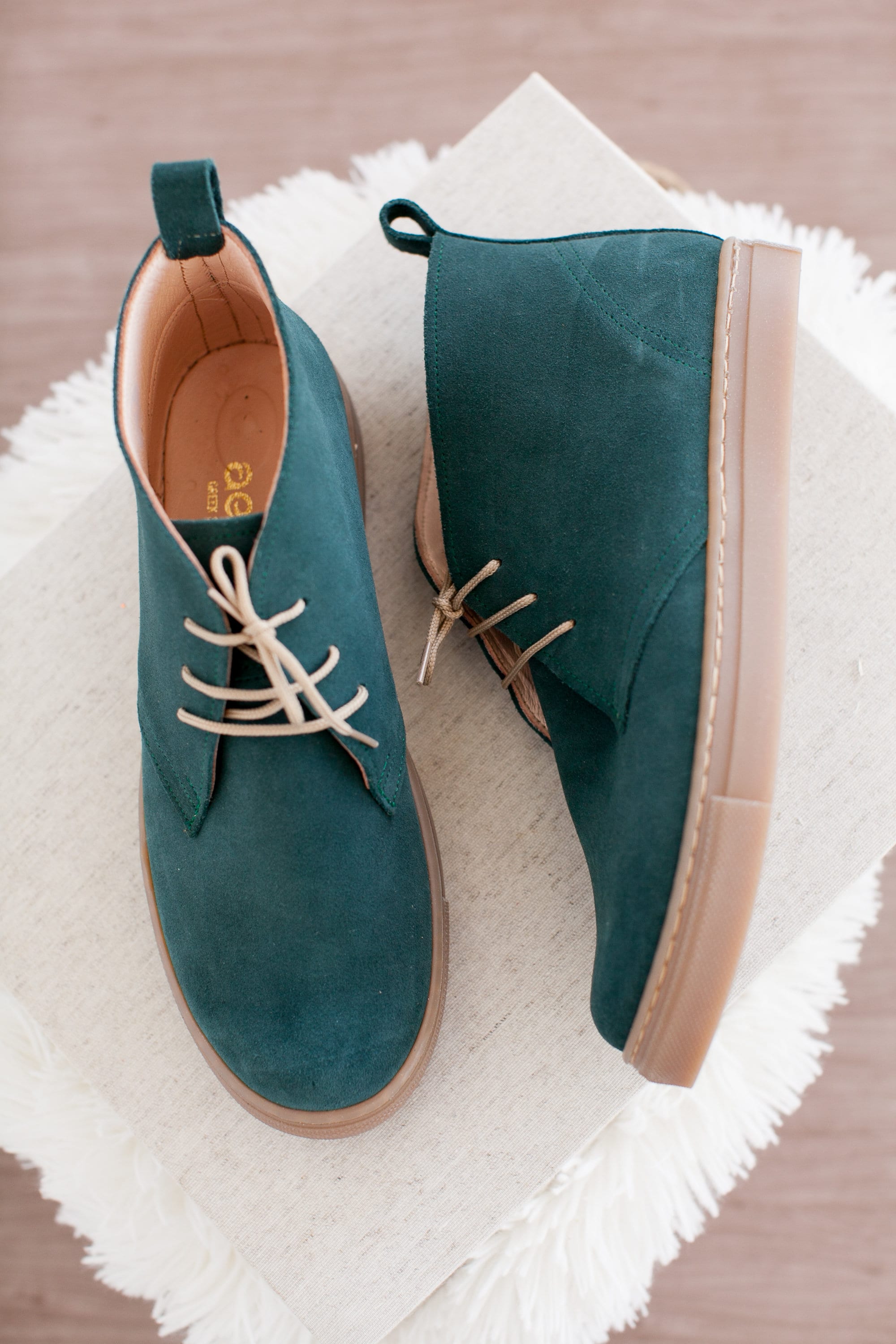 chloe laurena scalloped flat