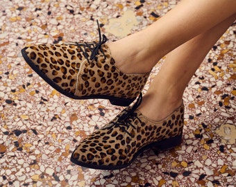 Leopard Animal Print Damenschuhe. Einzigartige Leder Damen Schuhe aus Griechenland. Oxfords Frau Schuhe Leopardenmuster