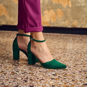 Woman Handmade Medium Block Heels in Green Suede, New collection Emerald green