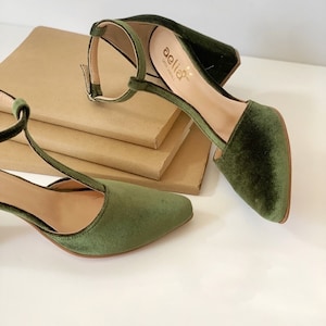 Olive Green velvet tango style Woman Handmade Medium Block Heels Pointed Pumps ,Green velvet wedding shoes collection sandalen blockabsatz image 3