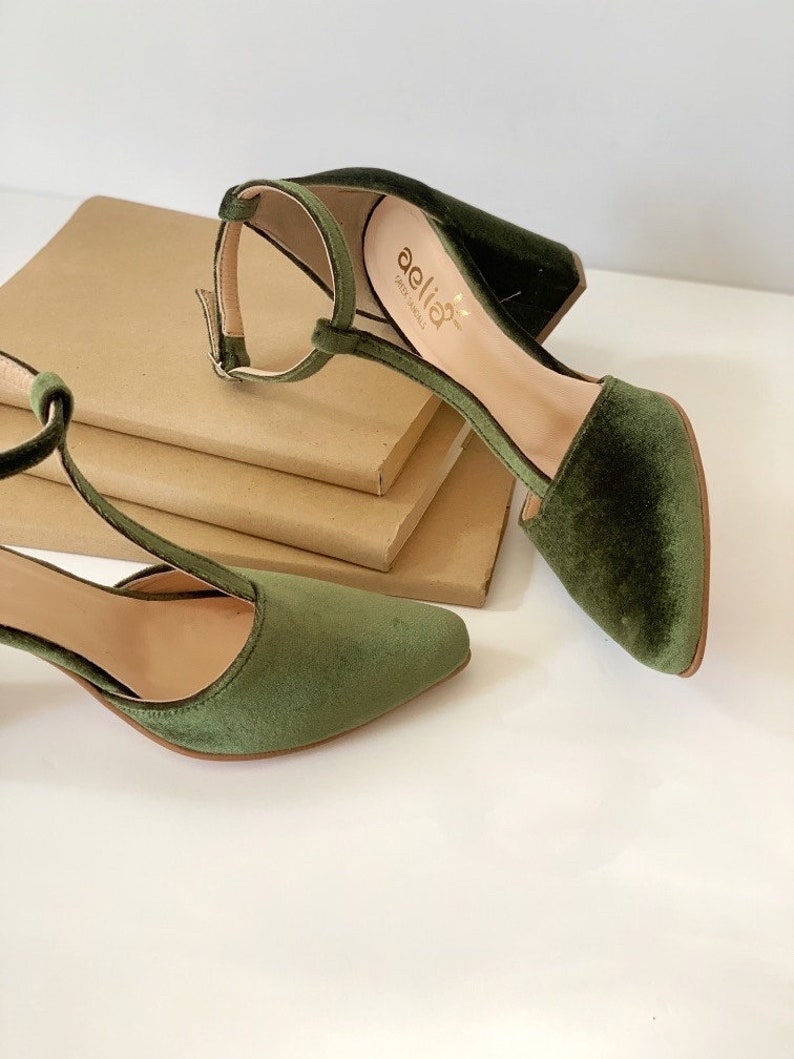 Olive Green velvet tango style Woman Handmade Medium Block Heels Pointed Pumps ,Green velvet wedding shoes collection sandalen blockabsatz image 3