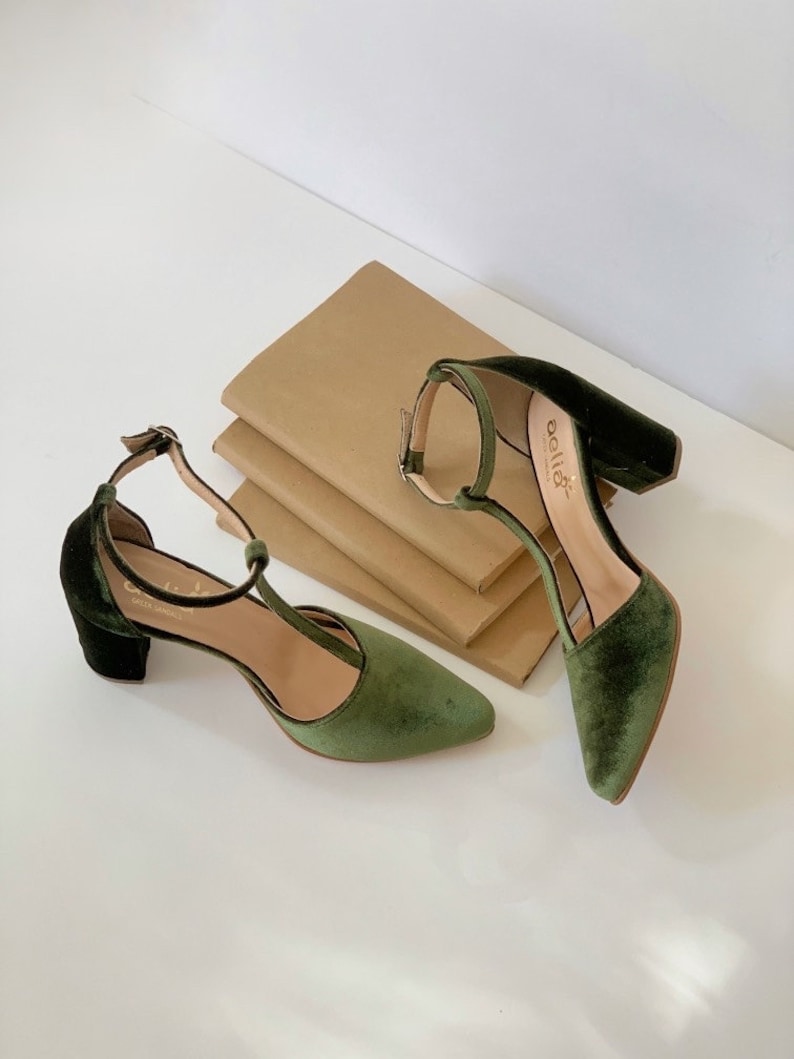 Olive Green velvet tango style Woman Handmade Medium Block Heels Pointed Pumps ,Green velvet wedding shoes collection sandalen blockabsatz image 2