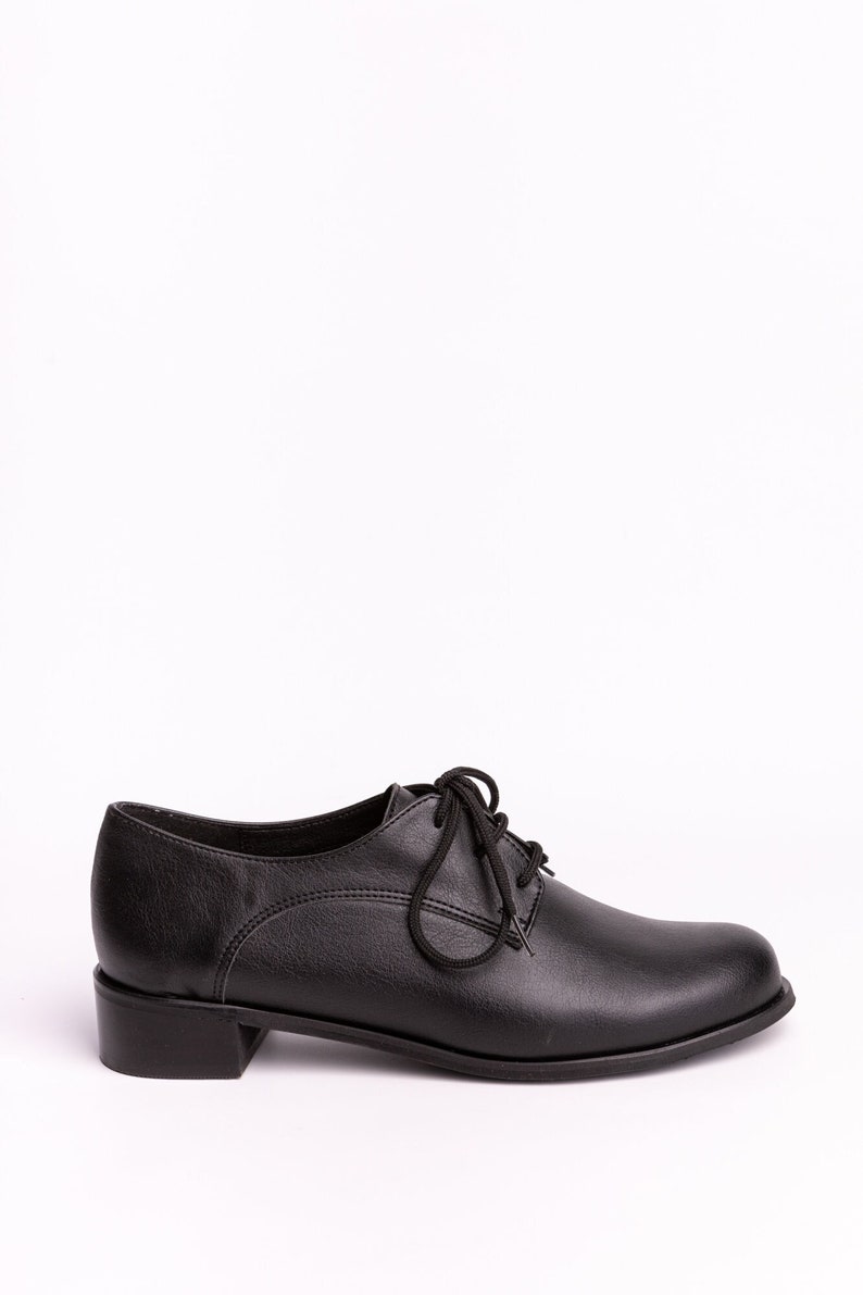 Black Oxford Woman Shoes// vegan version /Black vegan Leather Shoes/dance Shoes/Oxford flat Shoes/Flat Shoes/Black Leather Shoes/swing