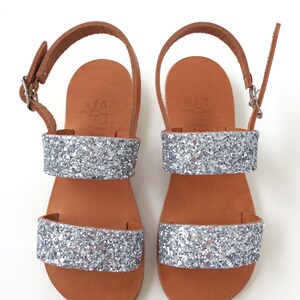 Sandalias de niña plateadas brillantes / cuero hecho a mano / Aelia / sandalias de bebé / sandalias griegas / dos tiras / plata talla 25 imagen 2