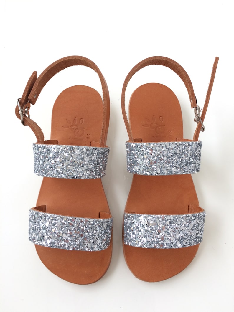 Sandalias de niña plateadas brillantes / cuero hecho a mano / Aelia / sandalias de bebé / sandalias griegas / dos tiras / plata talla 25 imagen 2