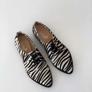 Black and white pointed oxford with zebra print, derby flats shoes for woman image 5