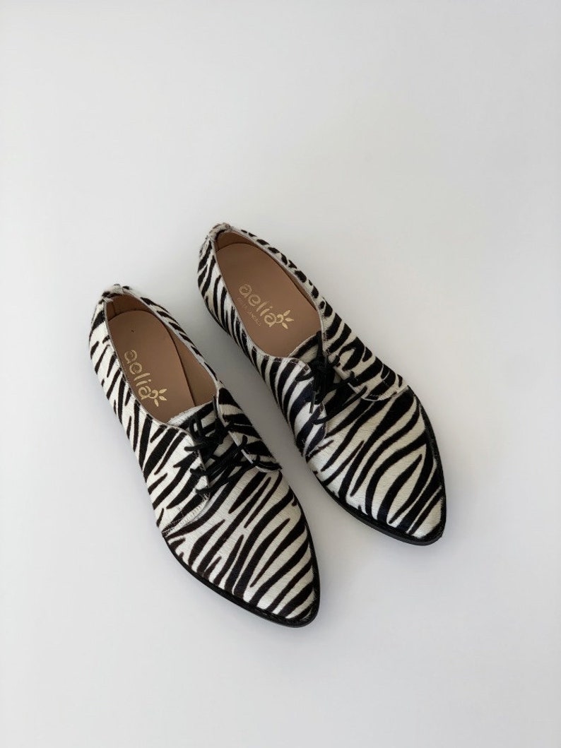 Black and white pointed oxford with zebra print, derby flats shoes for woman image 5