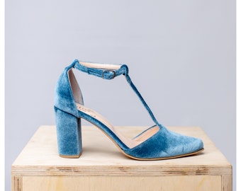 Elegant Blue Velvet Tango Pumps: Handmade Pointed-Toe Block Heels for Women's Winter Collection ,Block Heels Pointed Pumps