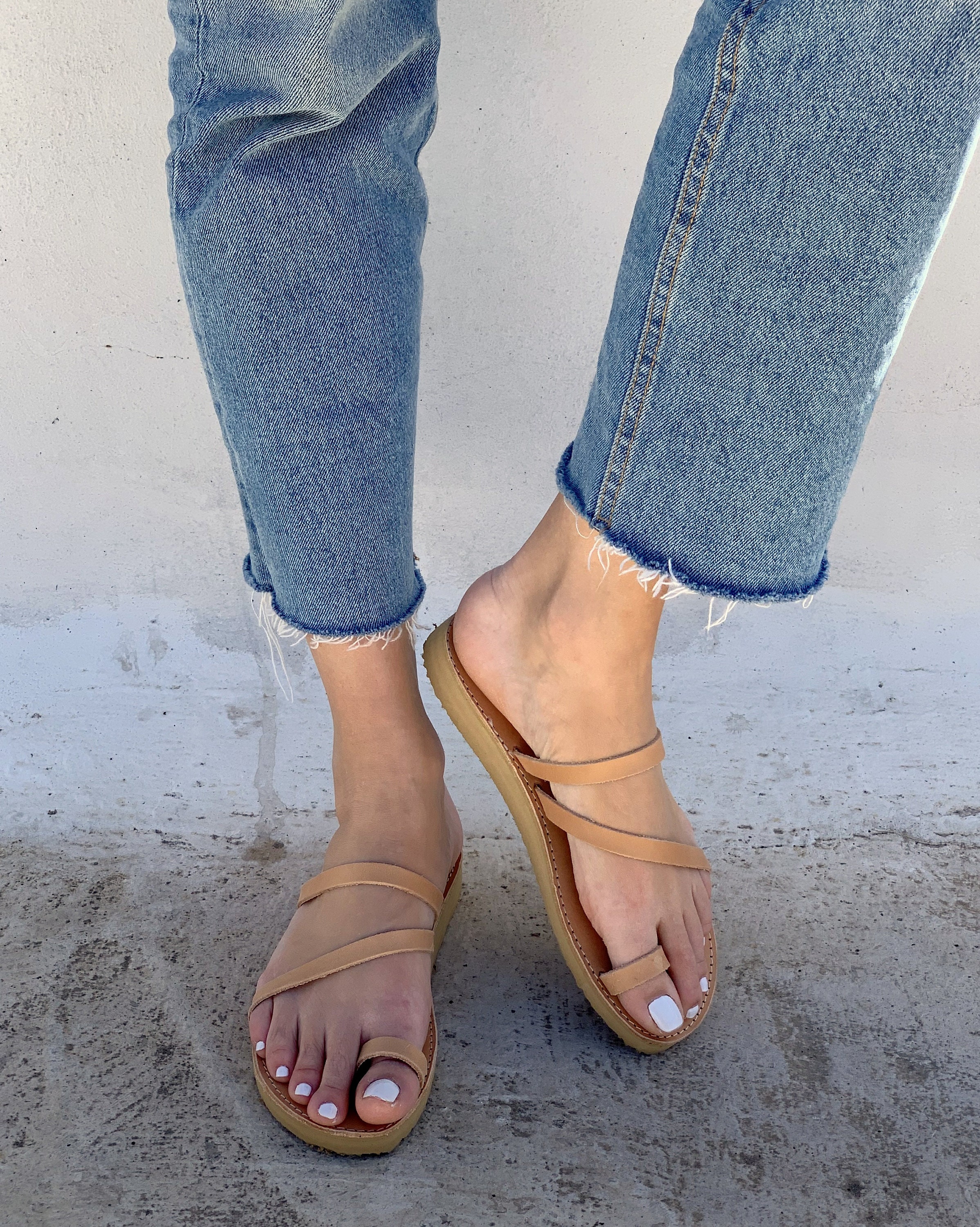 one toe sandals