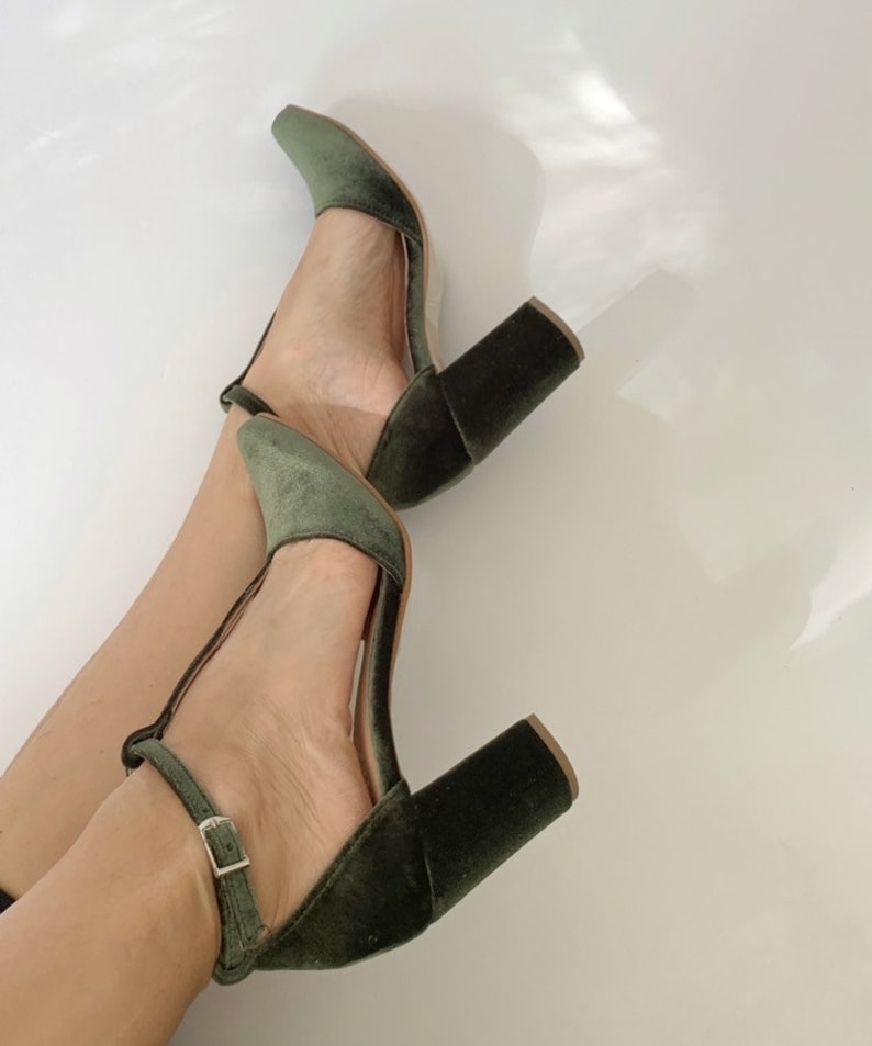 Olive Green velvet tango style Woman Handmade Medium Block Heels Pointed Pumps ,Green velvet wedding shoes collection sandalen blockabsatz image 4