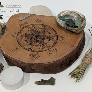 May include: A wooden divination board with a geometric design, surrounded by dried herbs, a tealight candle, a seashell, and crystals. The board has the words "Yes" and "No" inscribed on it. The words "Collection Modern rituals" are in the upper left corner.