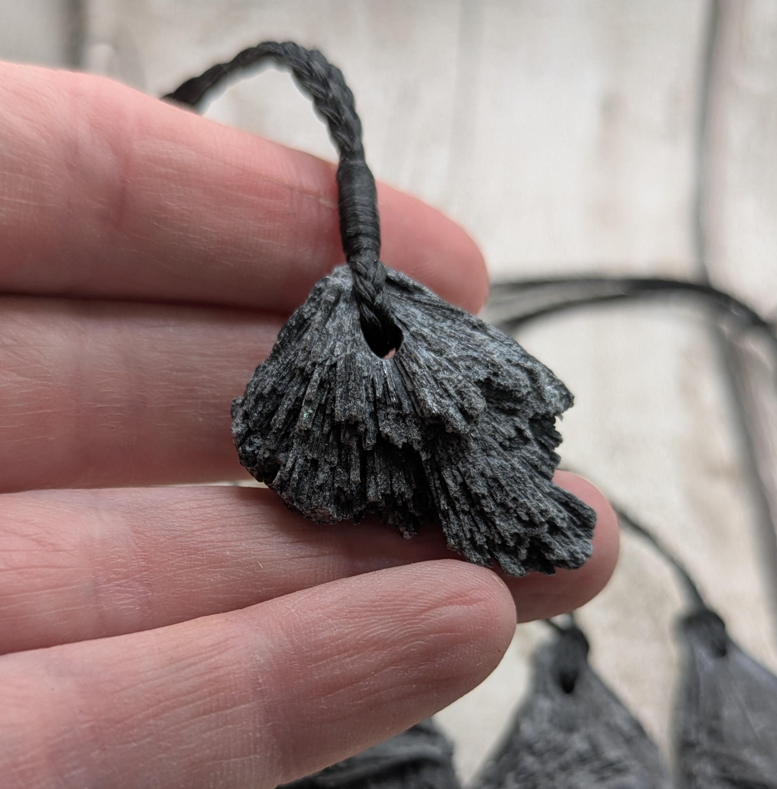 Mechanische bionische handhanger, beweegbare vingergewrichten, sieraden