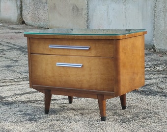 1950&#39;s Mid-Century Modern Nightstand w/Glass Top ~ Made in Germany ~ Gloss Finish ~ Tapered Legs ~ Vintage Wooden Bedside Table